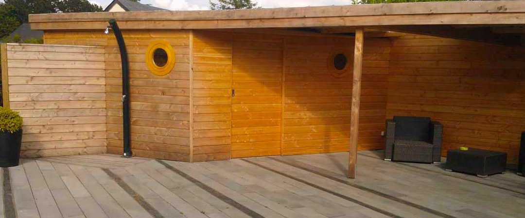 Abri sur mesure près d’une piscine