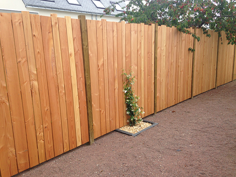 Palissades en planches verticales